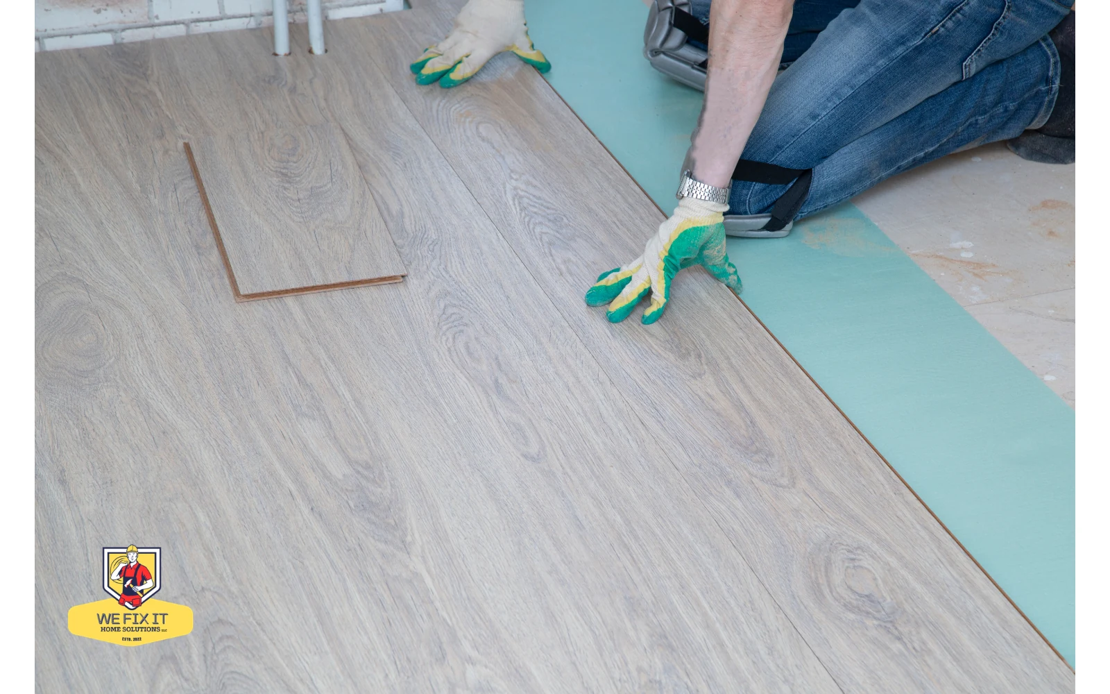 Installer fitting wood-look flooring planks